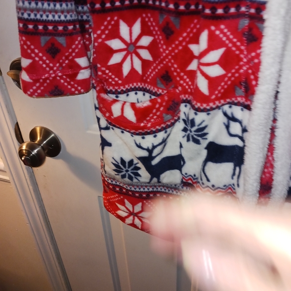 Secret Treasures Red and white Robe with Hood. Very soft. Size L (12-14) - Picture 8 of 9